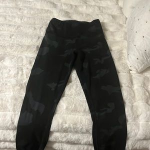 Yogalicious Lux Black Camo leggings